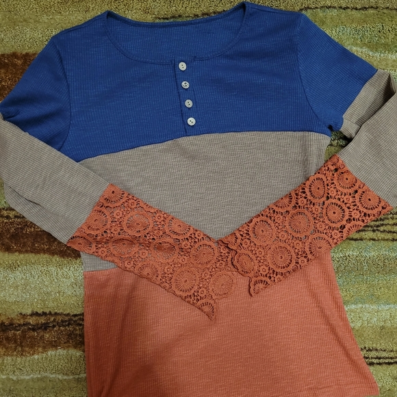 💜 New Ribbed Colored Block Lace Sleeve Top - Picture 2 of 3